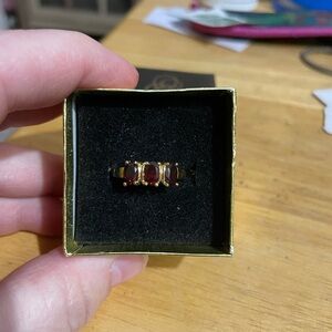 Vintage 14K Gold Three Stone Oval Garnet Ring-Size 7